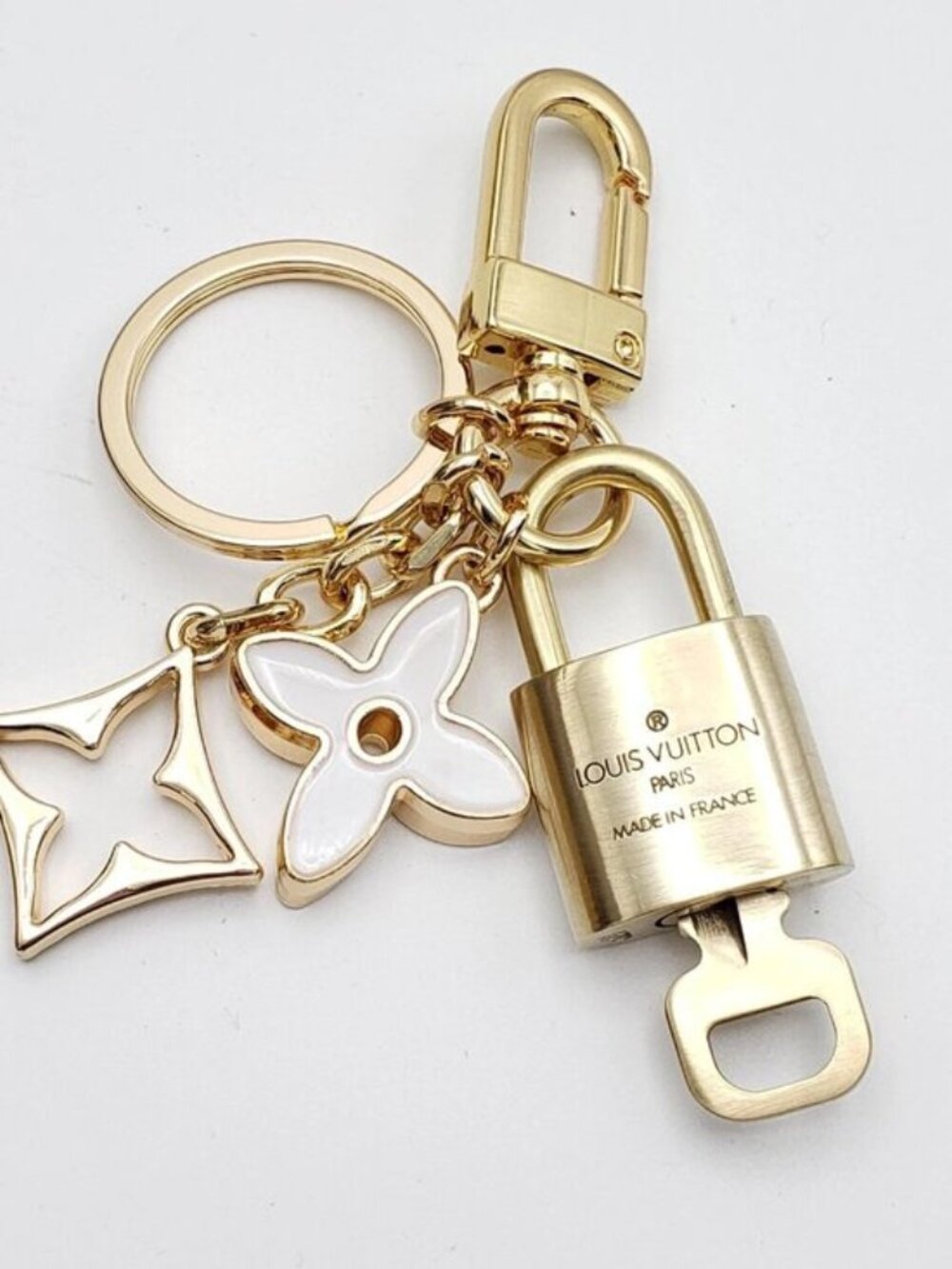 Authentic Louis Vuitton Gold Padlock 🔒Shiny LV Key + Unbranded Flower Bag Charm - Picture 5 of 13